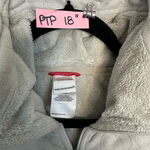 North Face 1/4 zip sweatshirt.  Size: Medium - Picture 4 of 7